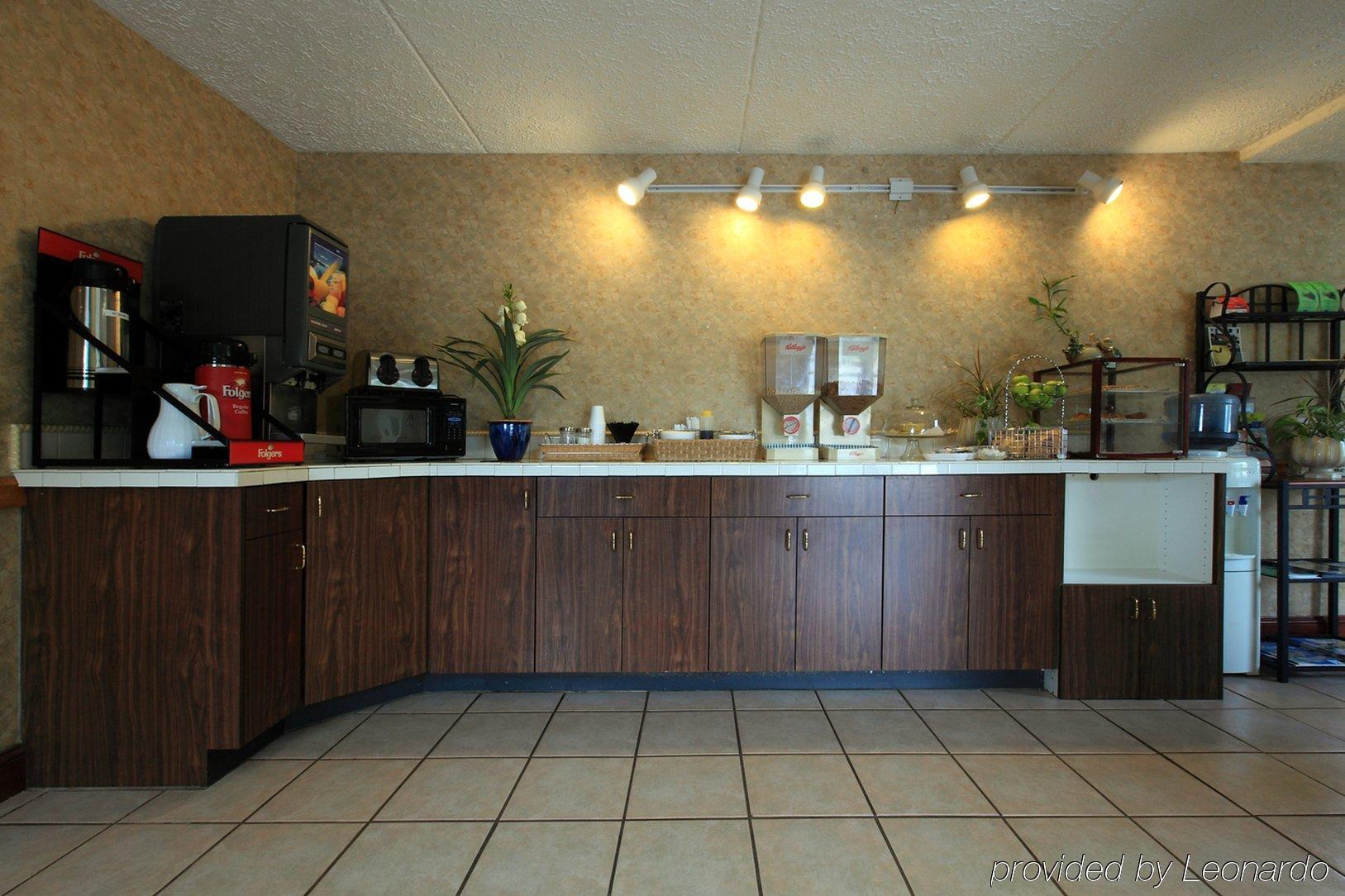 Americas Best Value Inn North Capital Ралі Ресторан фото